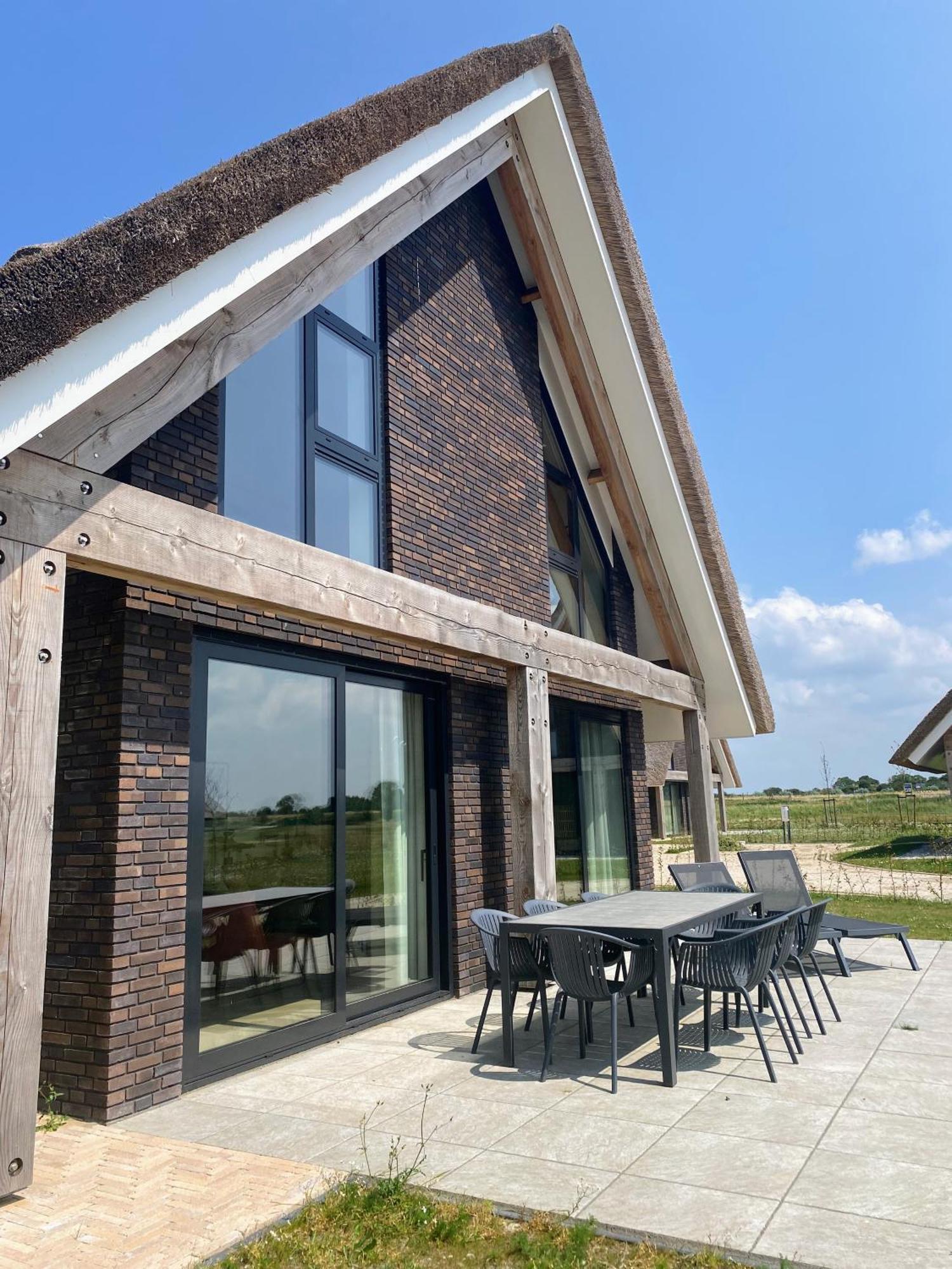 Zandbank Villa's Vrouwenpolder